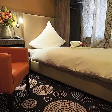 Myhotel *